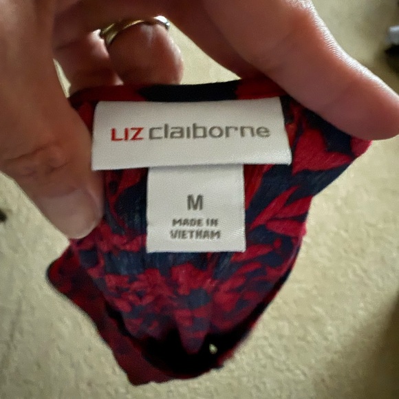 Liz Claiborne Red and Navy Blue Floral Women's Button Down Blouse - Picture 5 of 5